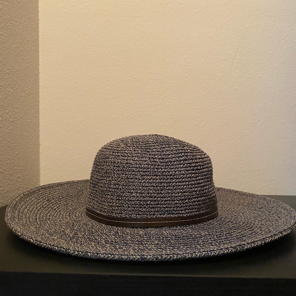 Blue woven brimmed hat with brown detail